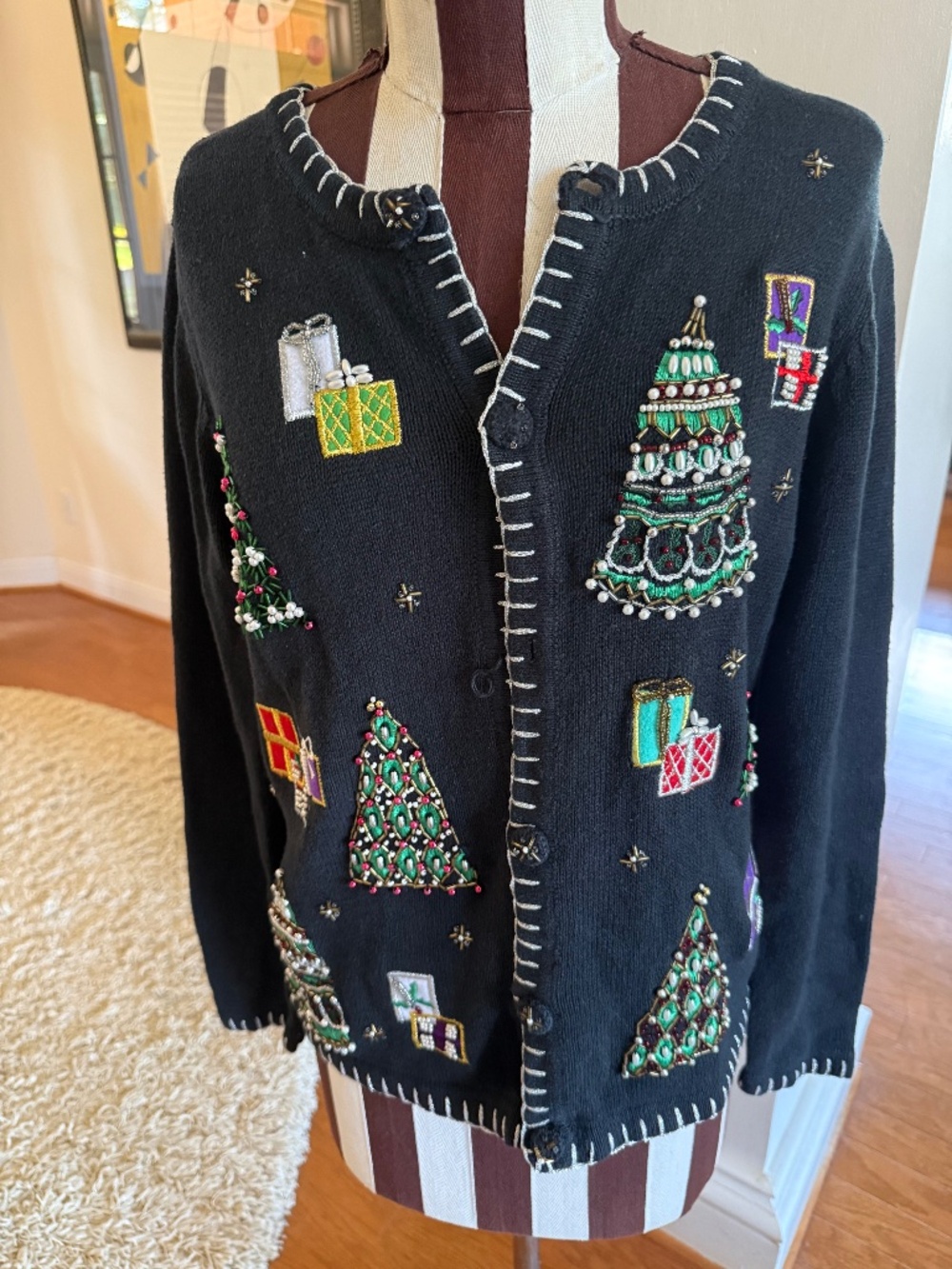 White Stag Holiday Sweater Womens Medium 8-10 Embroidered/Pearl Accents Black